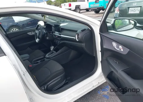 2024 Kia Forte Lxs z USA, uszkodzony, nr VIN 3KPF24AD1RE758768